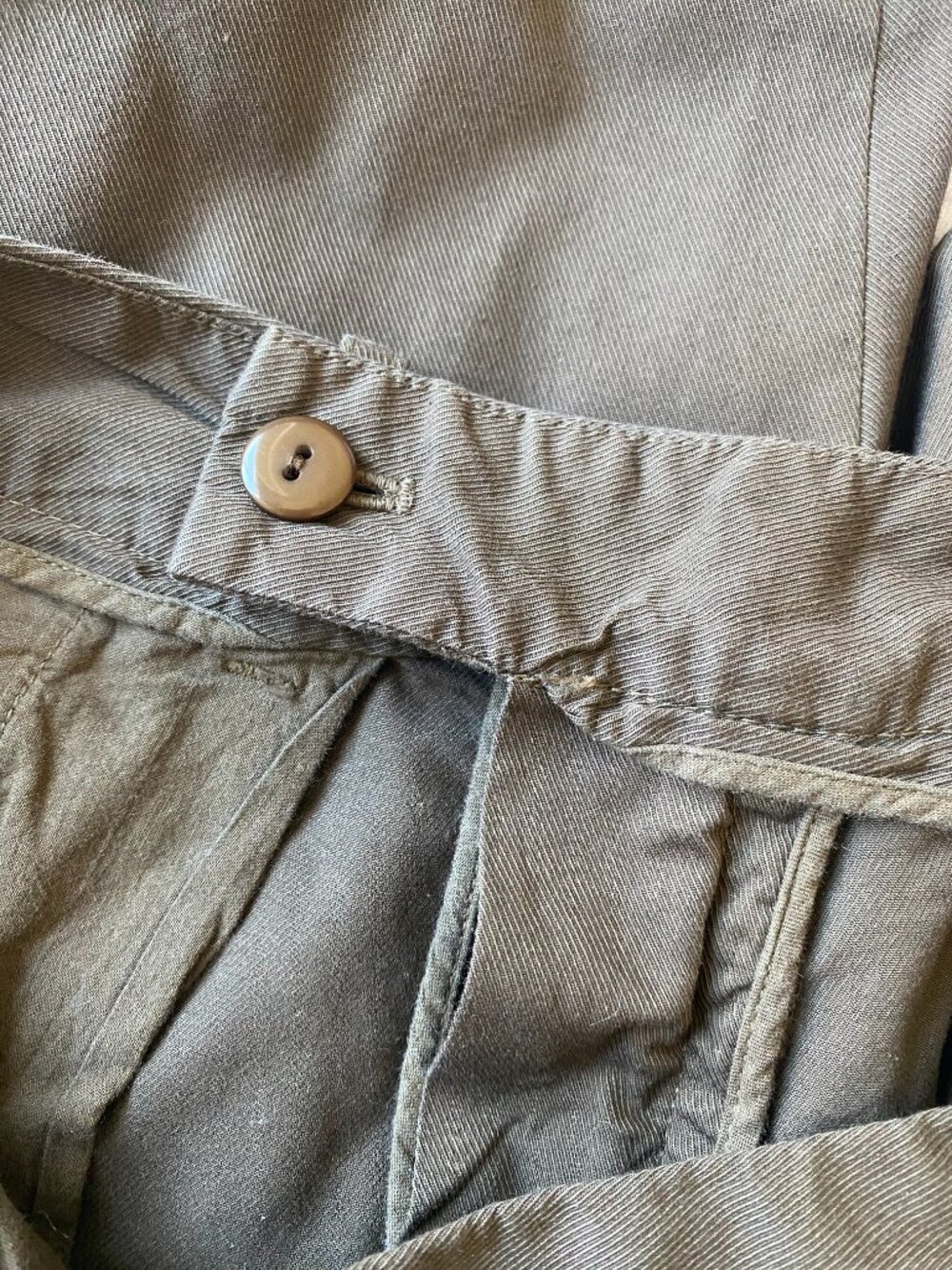 Nili Lotan | East Hampton Pant in Brown - Picture 11 of 15